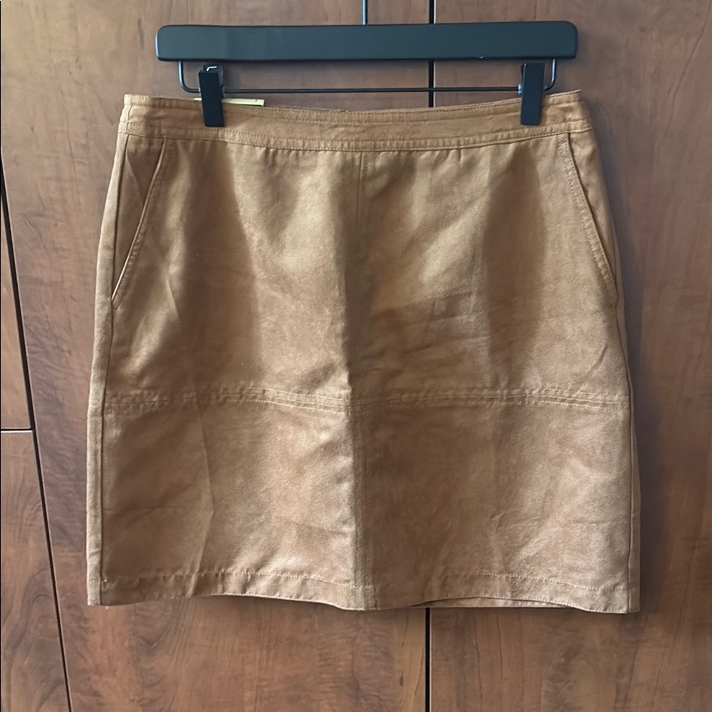🏷️ Banana Republic Tan Suede Skirt